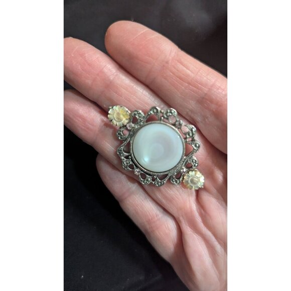 Vintage Silver-Tone Brooch With Faux Pearl Center & Mother Of Pearl Floral Accen - Picture 2 of 10